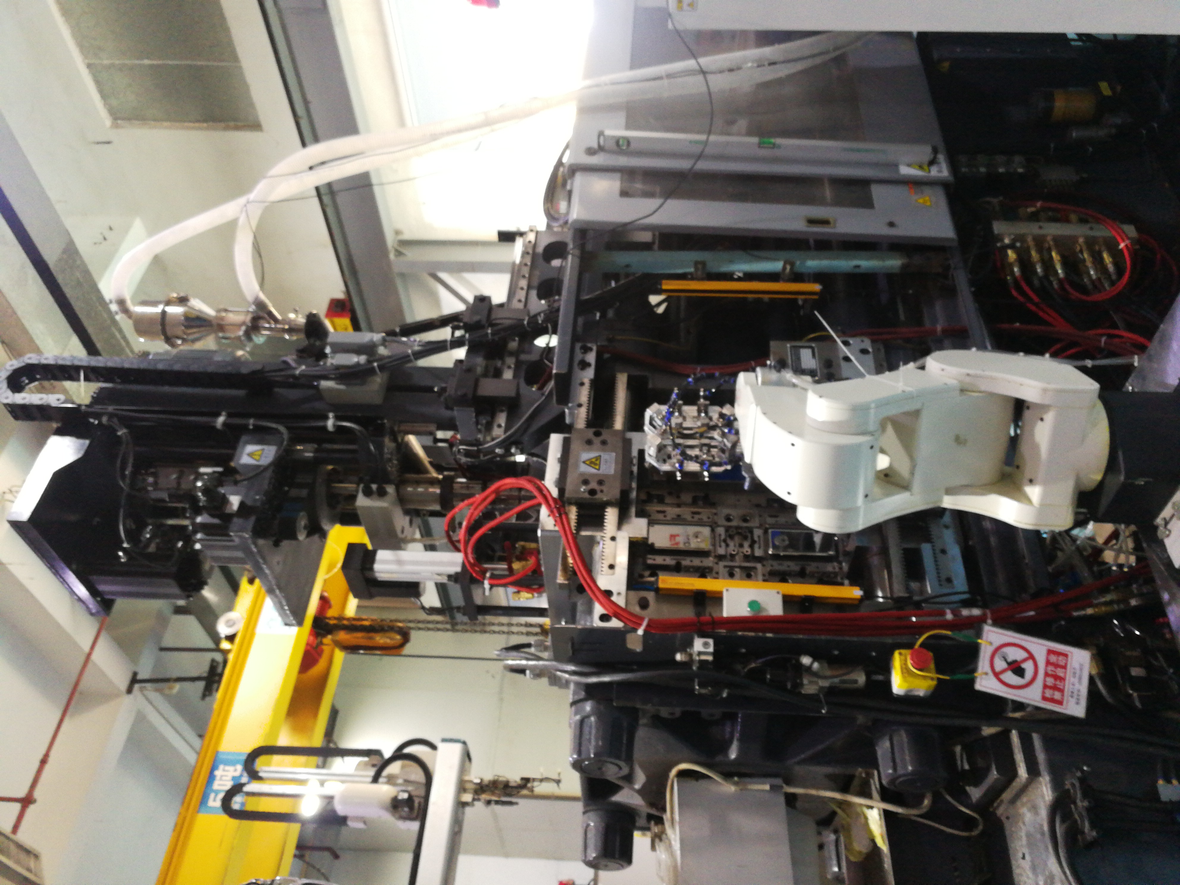 旋轉(zhuǎn)疊模注塑設(shè)備